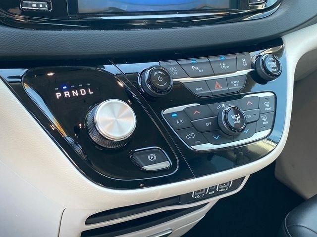 Chrysler Pacifica Touring L 2024