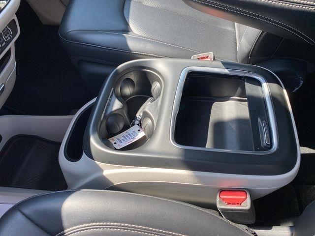 Chrysler Pacifica Touring L 2024