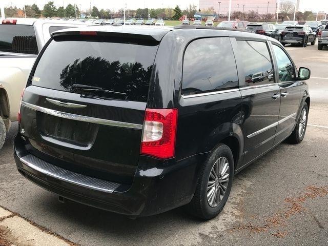 Chrysler Town & Country Touring-L 2014