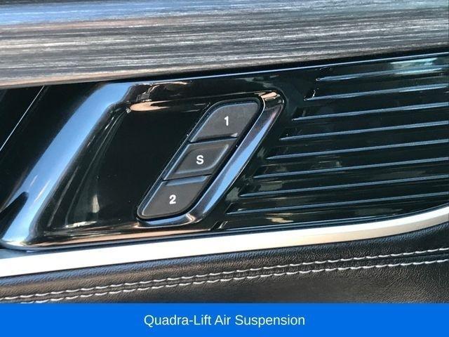 Jeep Wagoneer Series III 4WD 2023