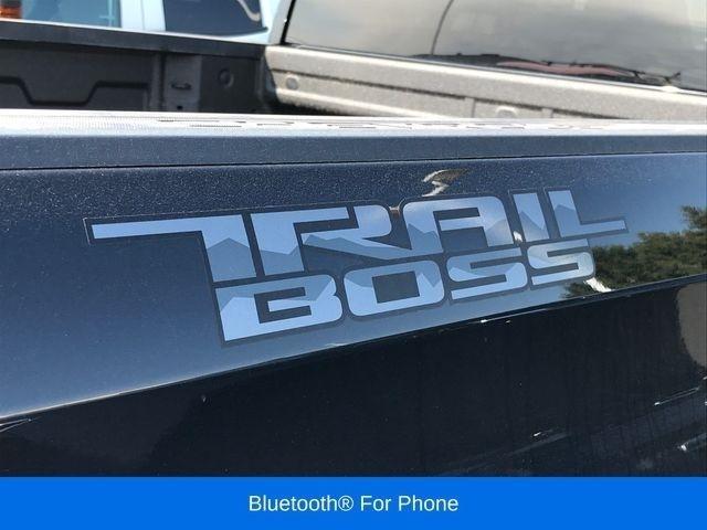 Chevrolet Silverado 1500 Trail Boss Custom Crew Cab 4WD 2023