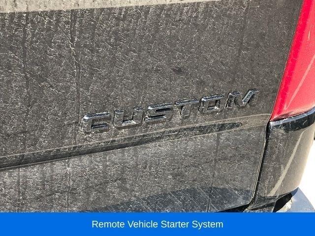 Chevrolet Silverado 1500 Trail Boss Custom Crew Cab 4WD 2023