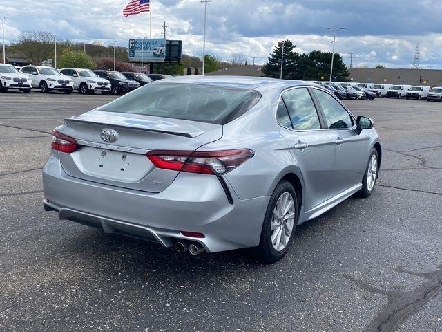 Toyota Camry SE 2023
