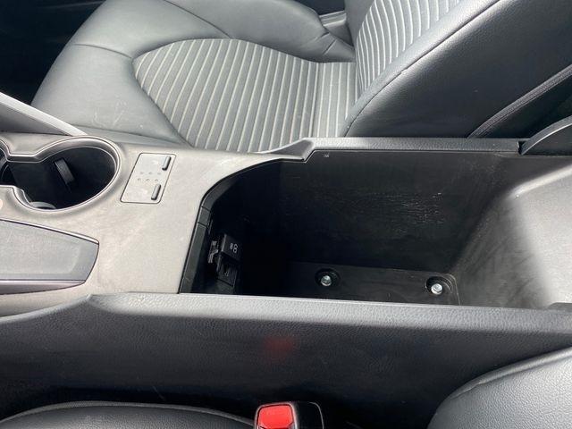 Toyota Camry SE 2023