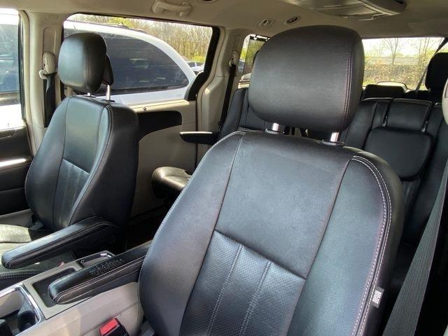 Chrysler Town & Country Touring-L 2011