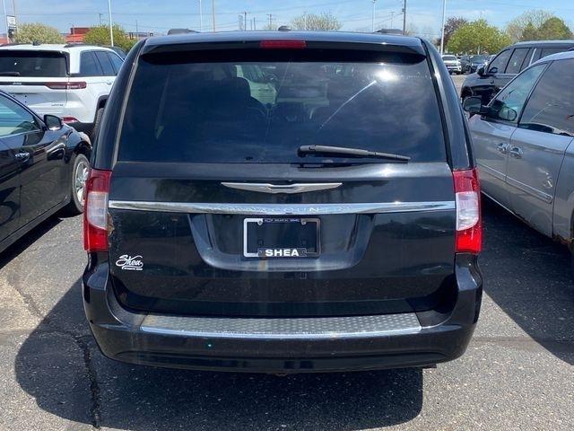Chrysler Town & Country Touring-L 2011