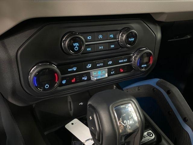 Ford Bronco Base 4-Door w/Advanced 2023