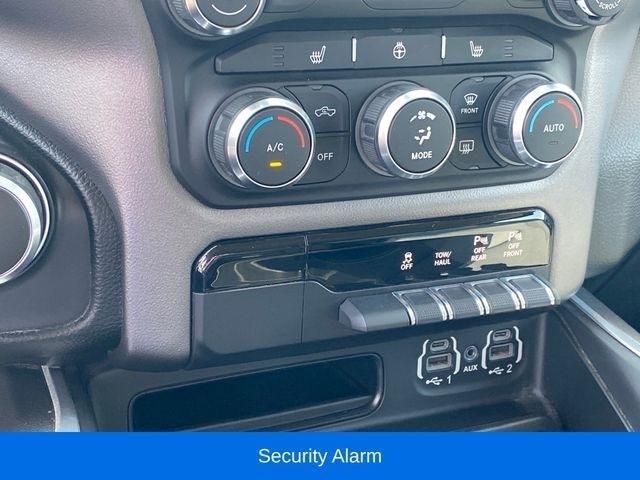 RAM 1500 Big Horn Crew Cab SWB 4WD 2020