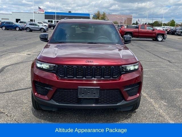 Jeep Grand Cherokee Laredo 4WD 2023