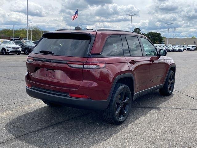 Jeep Grand Cherokee Laredo 4WD 2023