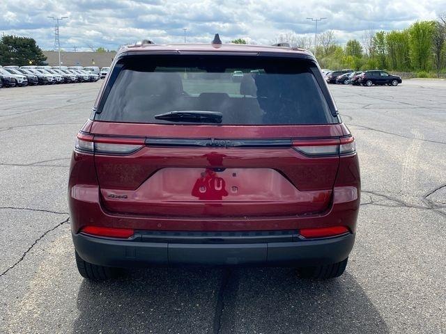 Jeep Grand Cherokee Laredo 4WD 2023