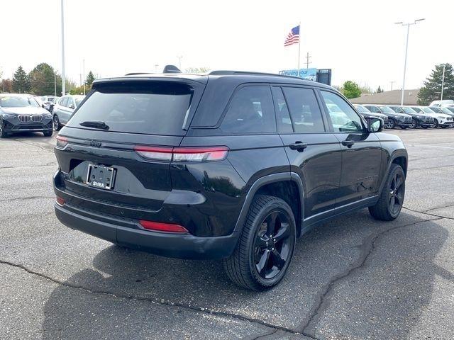 Jeep Grand Cherokee Laredo 4WD 2023