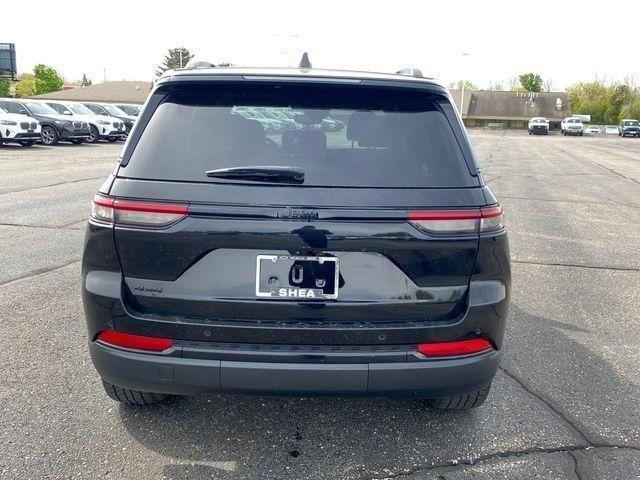 Jeep Grand Cherokee Laredo 4WD 2023