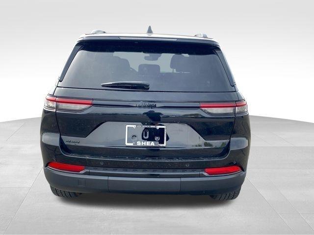 Jeep Grand Cherokee Laredo 4WD 2023