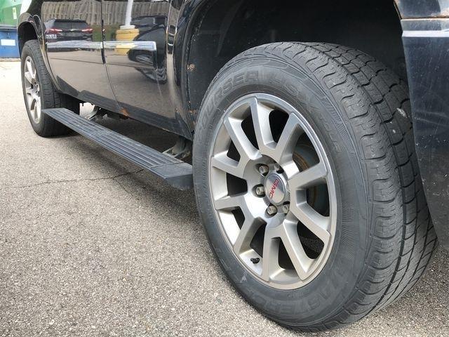 GMC Yukon Denali 4WD 2012