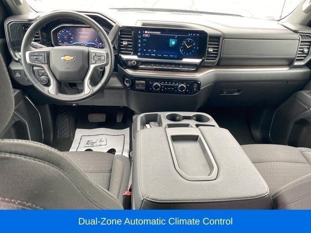 Chevrolet Silverado 1500 LT Crew Cab 4WD 2025