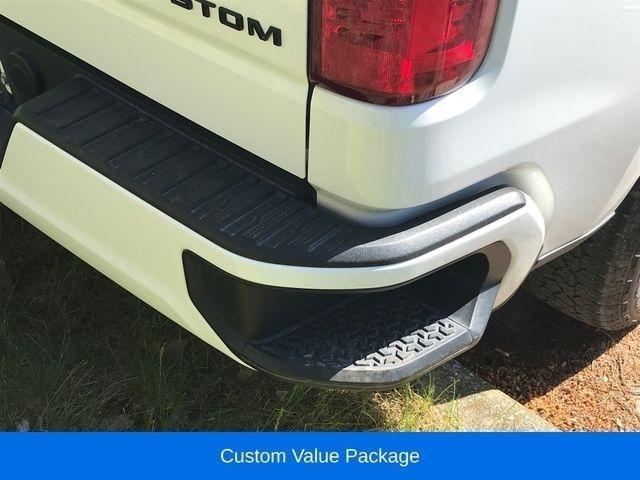 Chevrolet Silverado 1500 Custom Crew Cab 4WD 2024