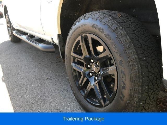 Chevrolet Silverado 1500 Custom Crew Cab 4WD 2024