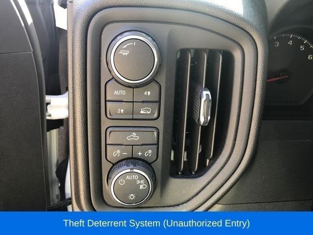 Chevrolet Silverado 1500 Custom Crew Cab 4WD 2024