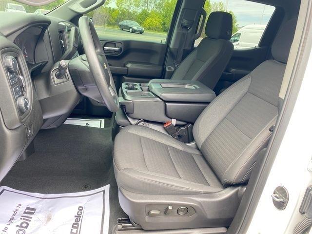 Chevrolet Silverado 1500 Custom Crew Cab 4WD 2024