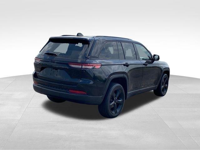 Jeep Grand Cherokee Laredo 4WD 2023