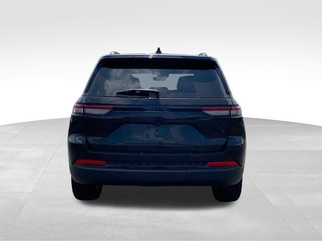 Jeep Grand Cherokee Laredo 4WD 2023