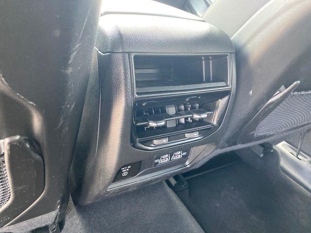 Jeep Grand Cherokee Laredo 4WD 2023