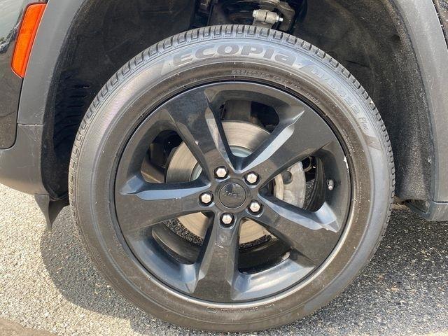 Jeep Grand Cherokee Laredo 4WD 2023