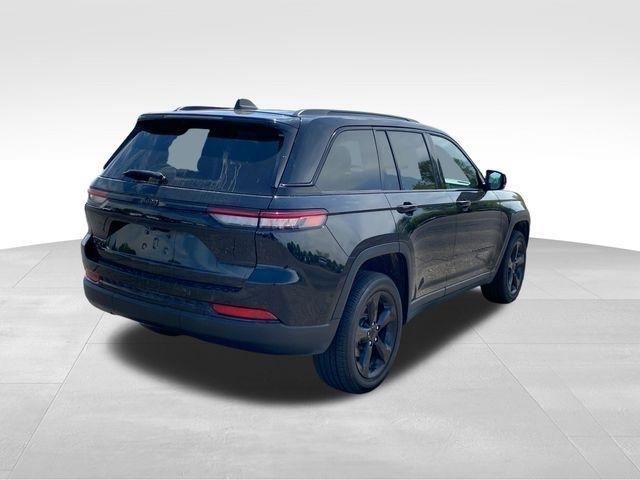Jeep Grand Cherokee Laredo 4WD 2023