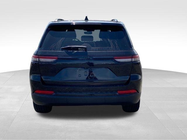 Jeep Grand Cherokee Laredo 4WD 2023