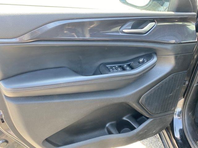 Jeep Grand Cherokee Laredo 4WD 2023