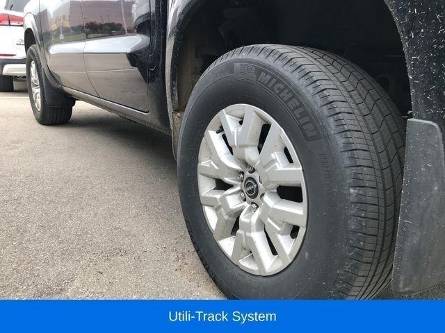 Nissan Frontier SV Crew Cab 4WD 2023
