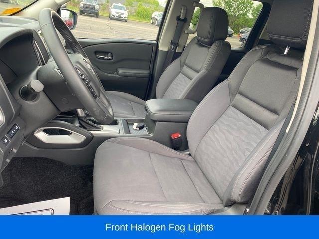 Nissan Frontier SV Crew Cab 4WD 2023