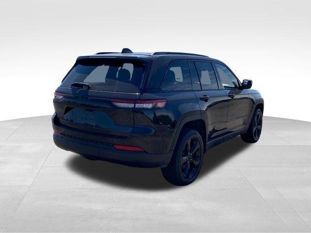 Jeep Grand Cherokee Laredo 4WD 2023