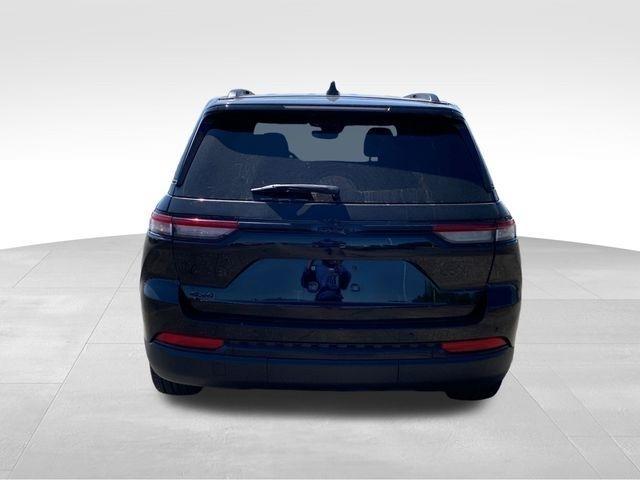 Jeep Grand Cherokee Laredo 4WD 2023