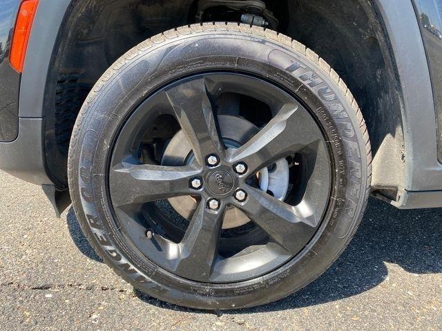 Jeep Grand Cherokee Laredo 4WD 2023