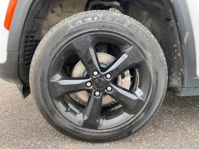 Jeep Grand Cherokee Laredo 4WD 2023