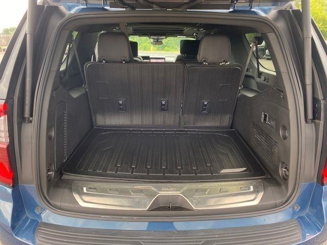 GMC Yukon XL Denali Ultimate 4WD 2025