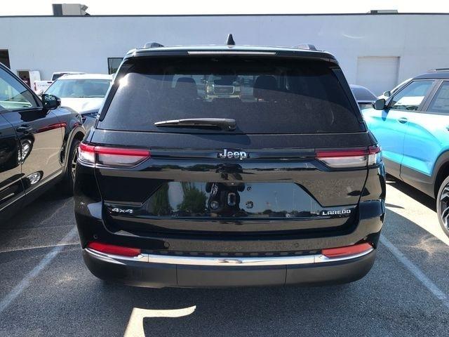 Jeep Grand Cherokee Laredo 4WD 2023
