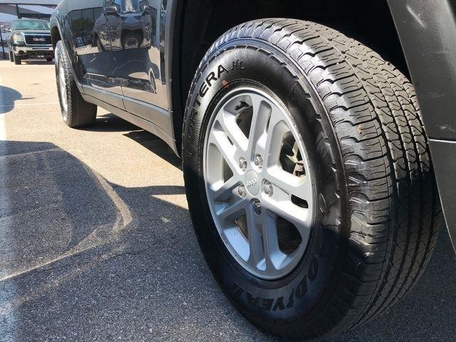 Jeep Grand Cherokee Laredo 4WD 2023
