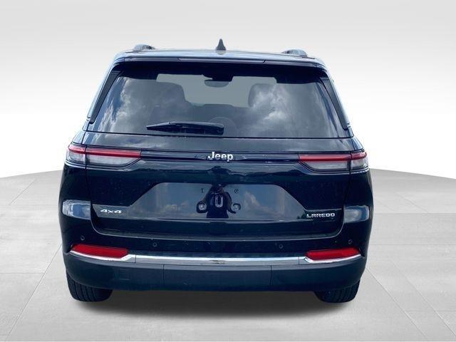 Jeep Grand Cherokee Laredo 4WD 2023