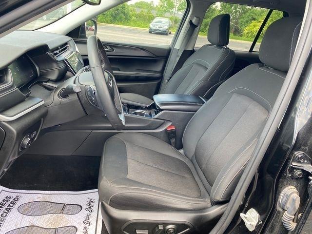 Jeep Grand Cherokee Laredo 4WD 2023