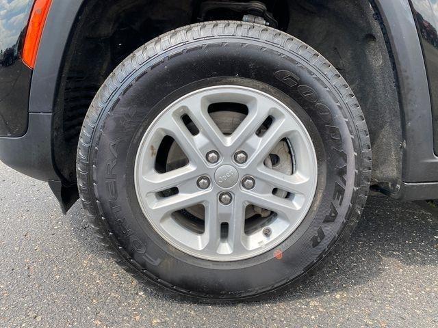 Jeep Grand Cherokee Laredo 4WD 2023