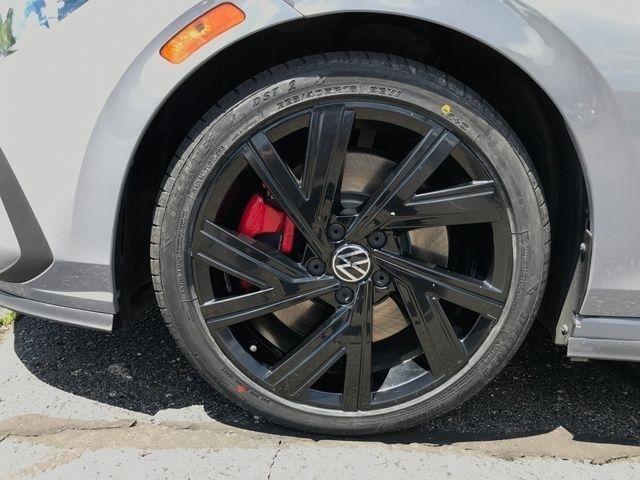 Volkswagen Golf GTI SE w/Leather and Black Wheel Pkg. 2022