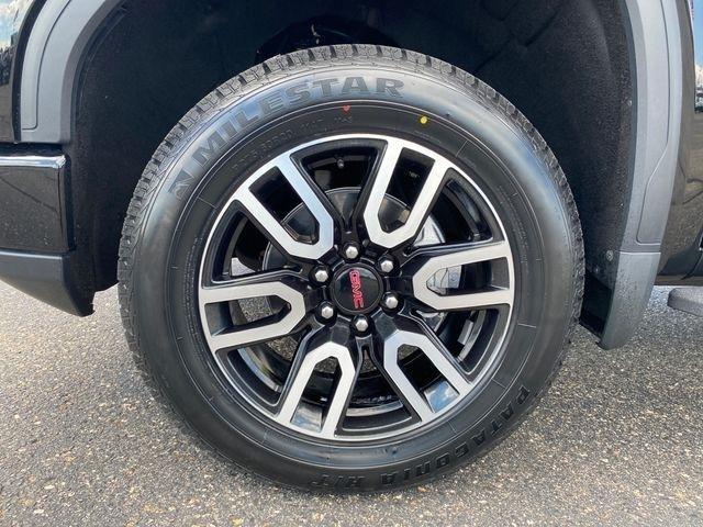 GMC Sierra 1500 AT4 Crew Cab 4WD 2023
