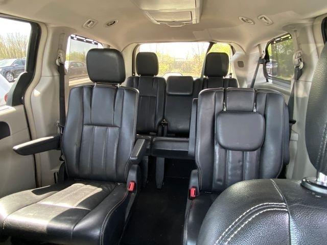 Chrysler Town & Country Touring-L 2011
