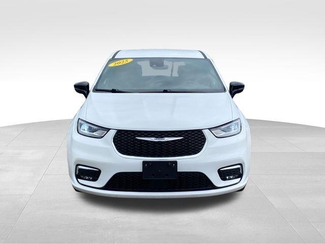Chrysler Pacifica Select 2025