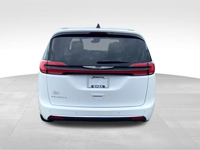 Chrysler Pacifica Select 2025