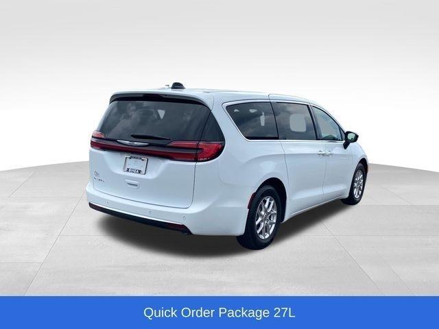 Chrysler Pacifica Select 2025