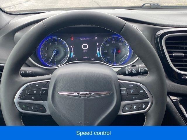 Chrysler Pacifica Select 2025